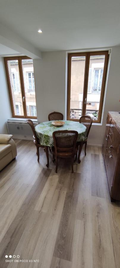3 Pieces Pont De Loire Plein Centre Face Musee Appartement Nevers Buitenkant foto
